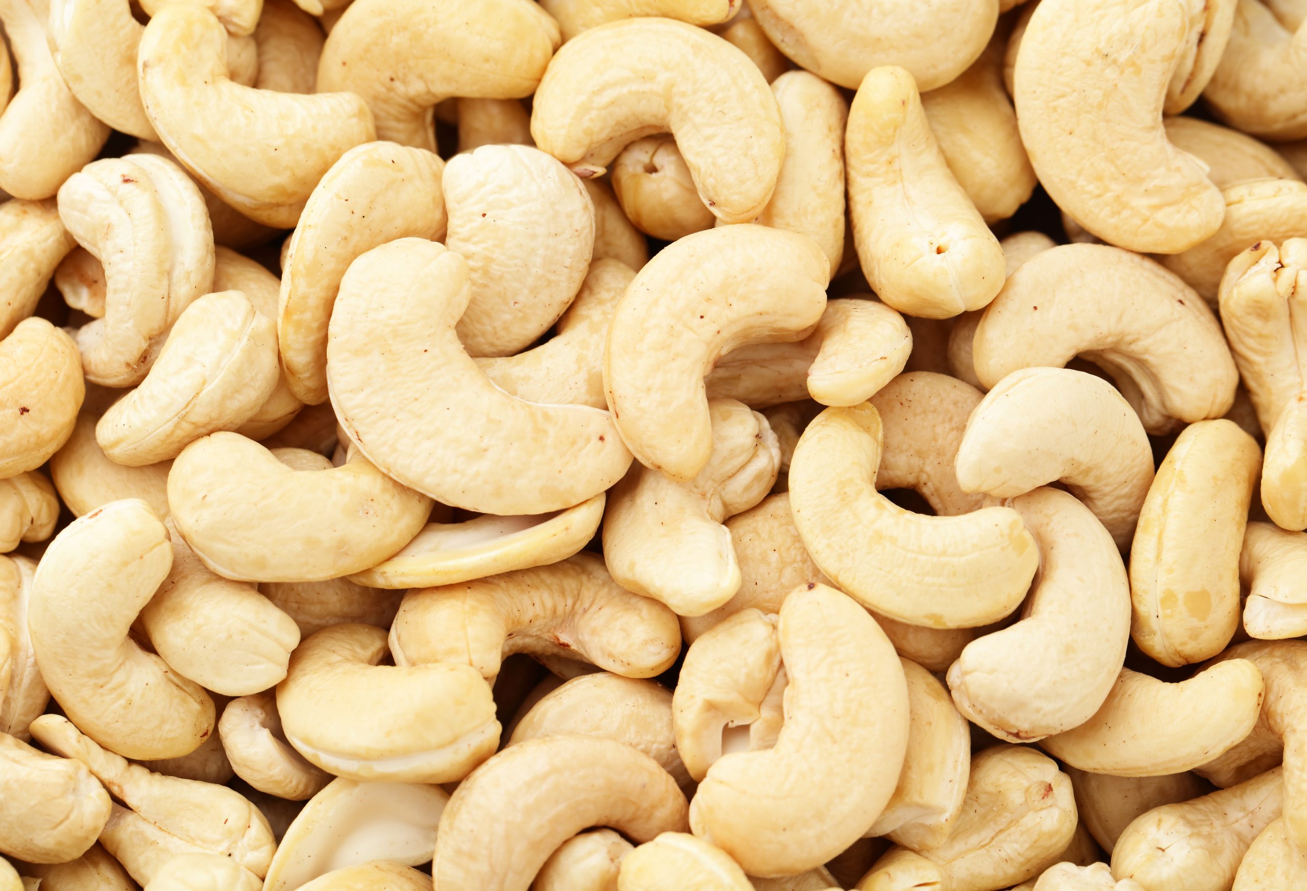 cashew-nuts-closeup-VHD3CTH-scaled.jpg